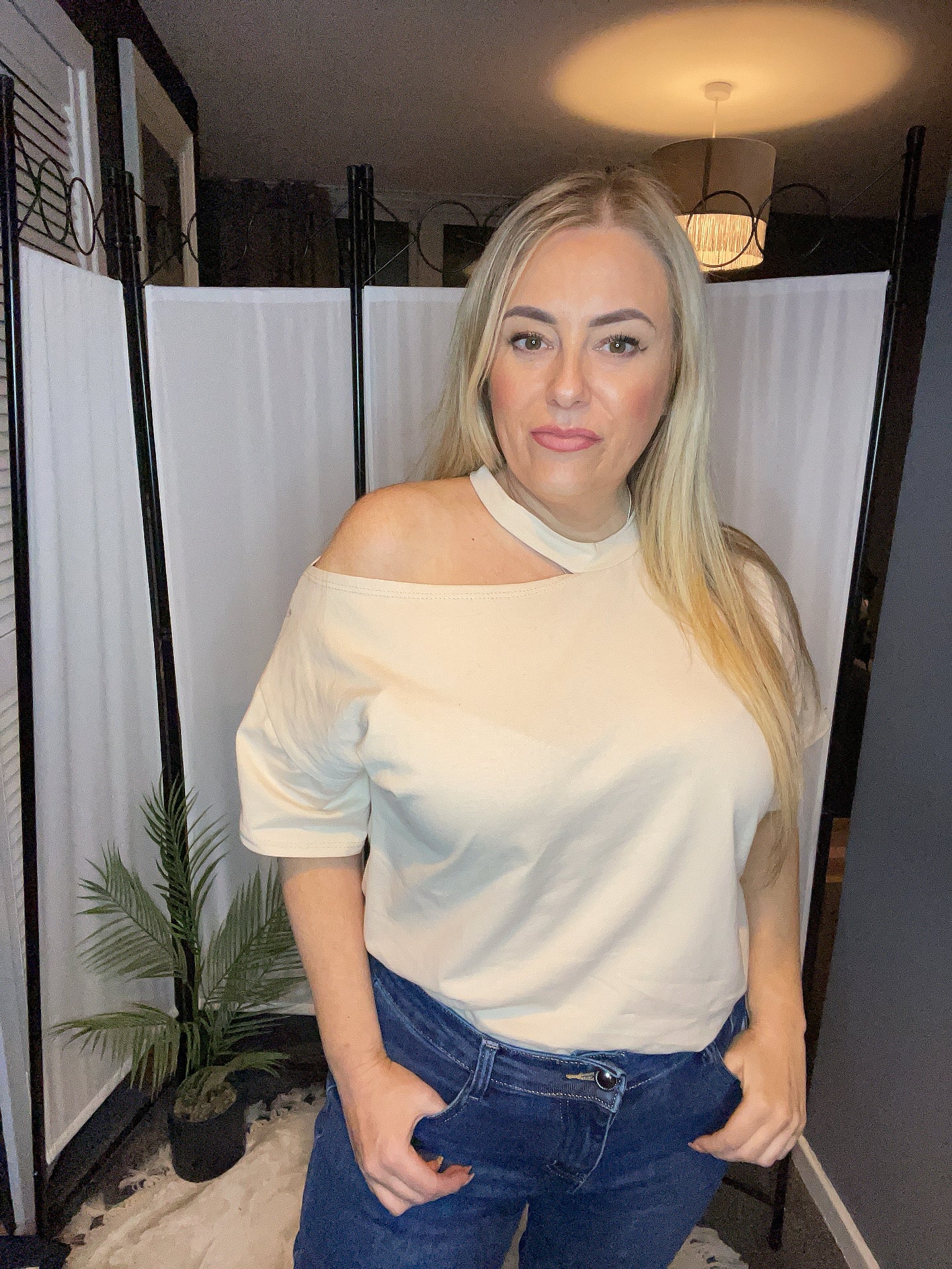 THE COLD SHOULDER TOP - LIGHT BEIGE