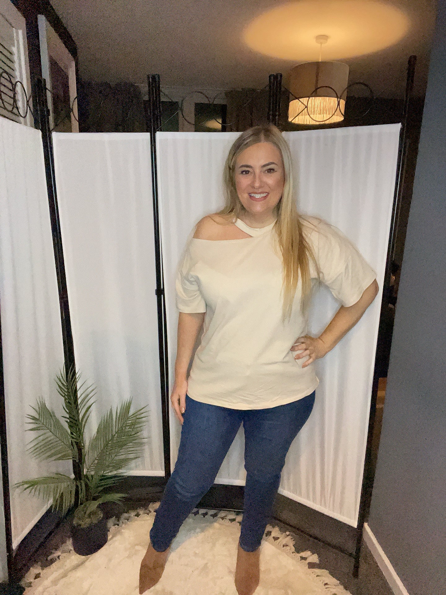 THE COLD SHOULDER TOP - LIGHT BEIGE